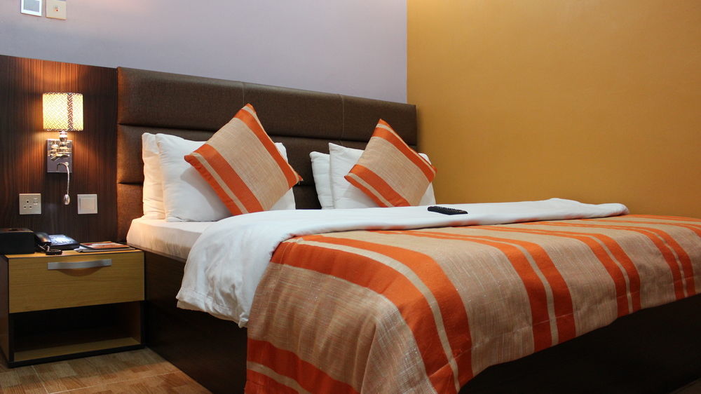 Downtown Royal Hotel Ikeja Extérieur photo