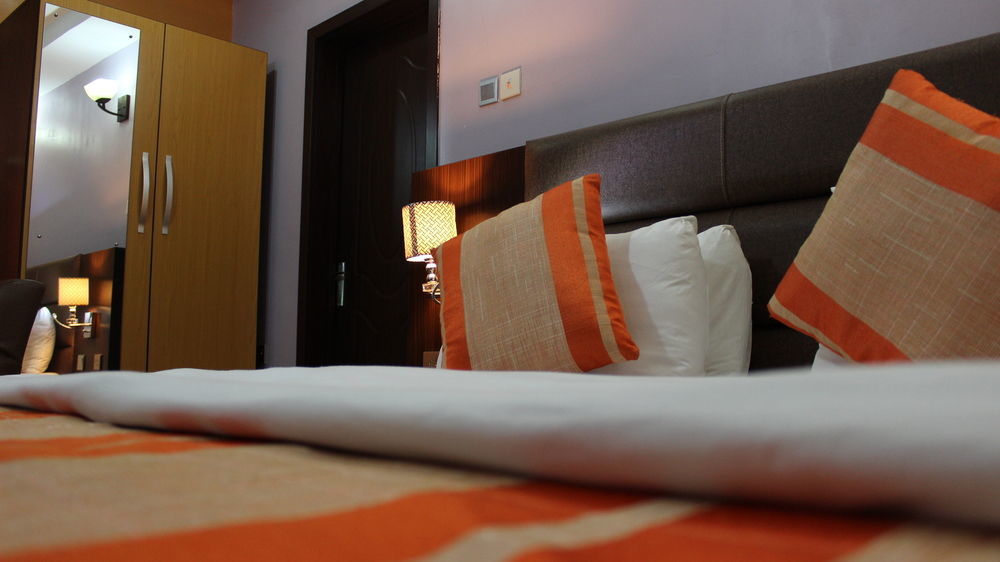 Downtown Royal Hotel Ikeja Extérieur photo